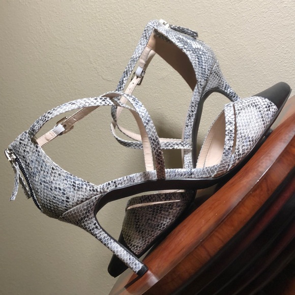 TAHARI EMMELINE LEATHER PUMP - Picture 7 of 8